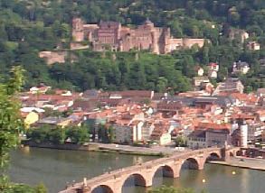 Eine typische Heidelberger Ansicht (Altstadt) - aufgewachsen bin ich jedoch im Stadtteil "Pfaffengrund"